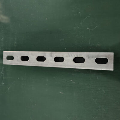 Buen precio Q235B Q355B canal C galvanizado 41x21 canal de metal ranurado ángulo cuadrado en línea